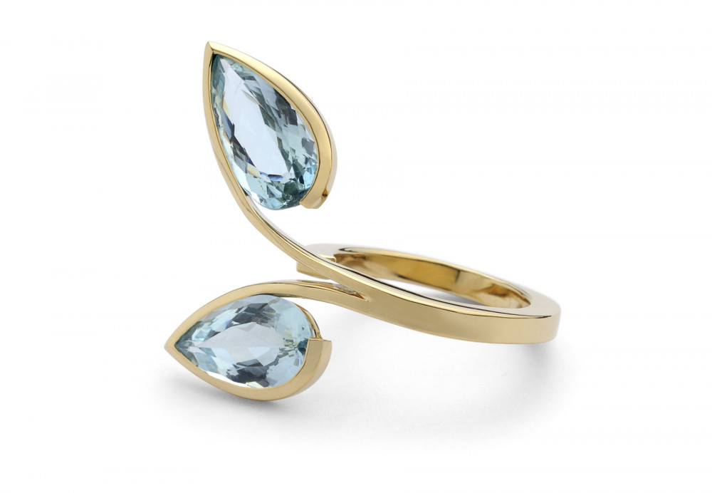 Forked yellow gold cocktail ring with two pear aquamarine stones