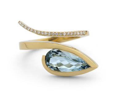 Forged yellow gold 'Twist' ring with pear aquamarine and white diamonds