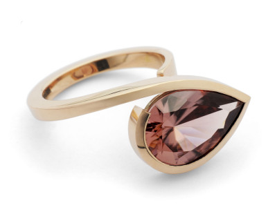 18 carat forged rose gold ring with natural Malay zircon
