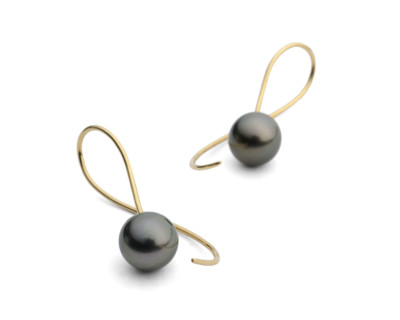 18 carat gold earrings with tahitian pearls