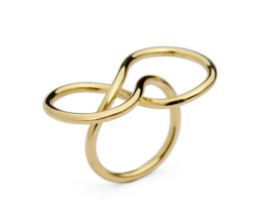 18 carat gold figure eight ring