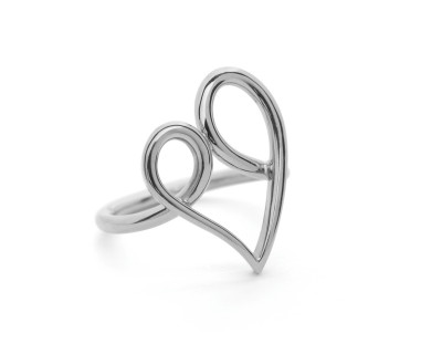 18 carat white gold heart shaped ring