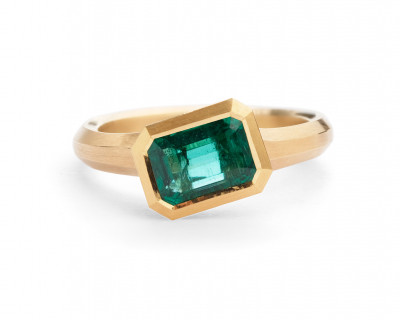 Arris hand carved yellow gold and emerald engagement ring