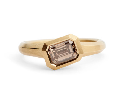 Arris-ring-rose-gold-emerald-cut-cognac-diamond-2