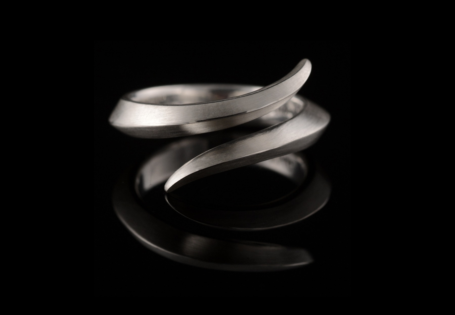 Bespoke twist-shaped wedding band commission