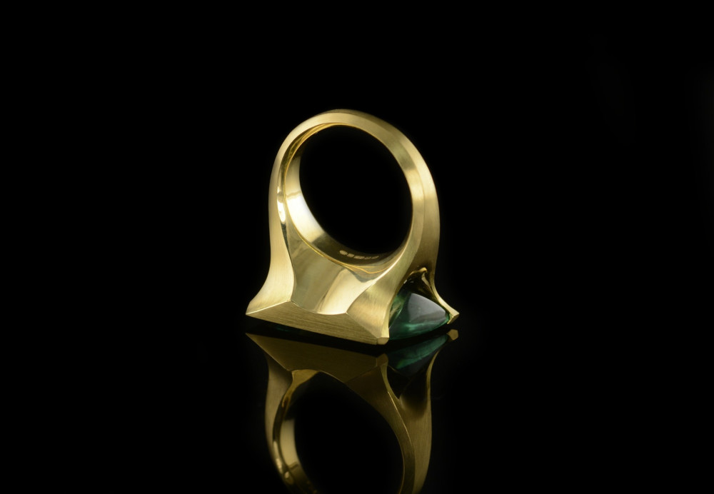 Carved 18 carat gold cocktail ring with fancy-cut green tourmaline see from back