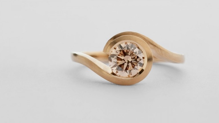 Contemporary engagement ring with rose gold and cognac diamond