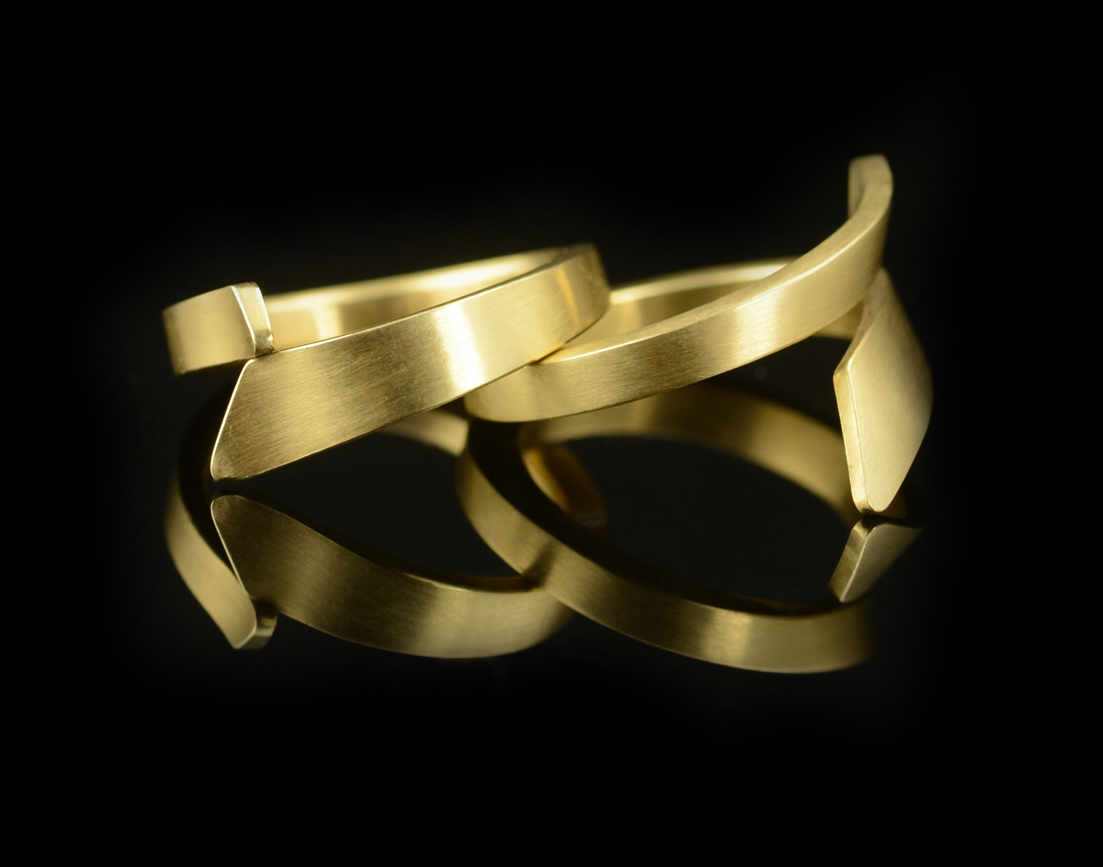 Forged yellow gold wedding rings