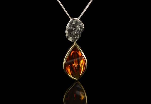 Yellow and white gold pendant set with lava and citrine