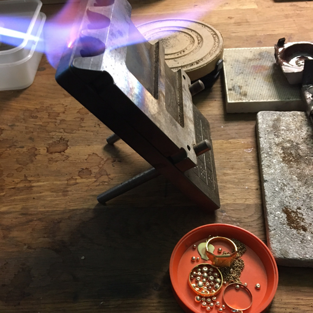 Heating an ingot mould for casting