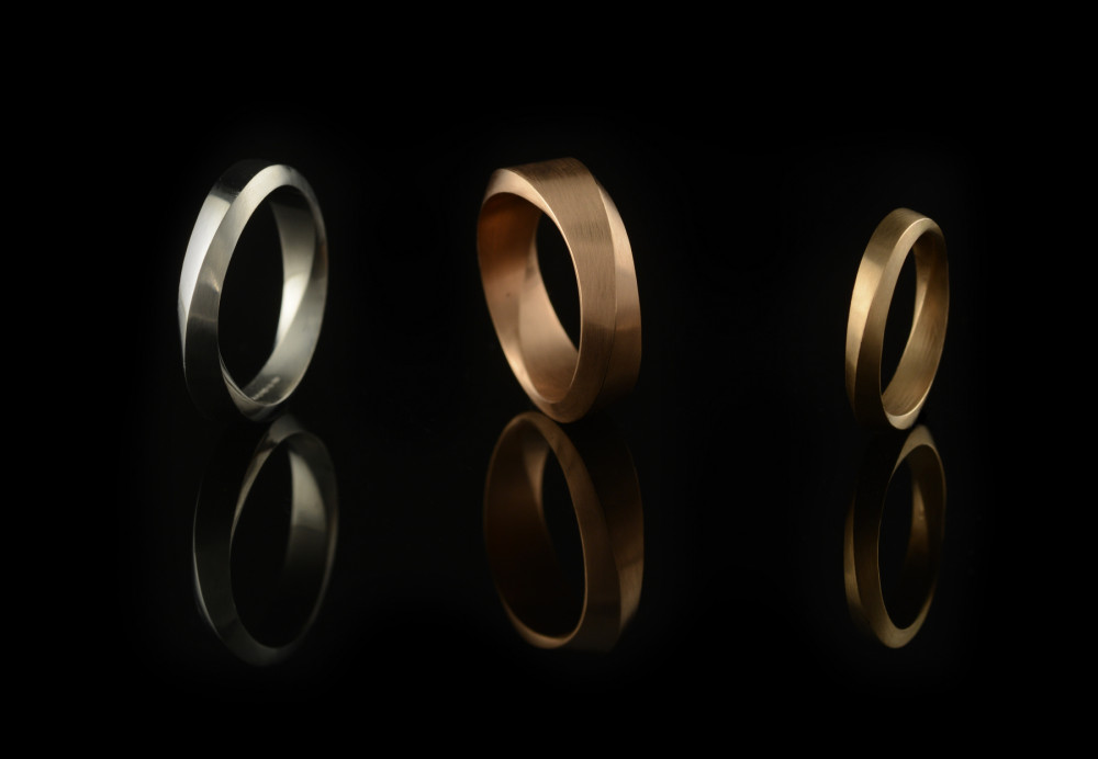 Mobius wedding bands for men and women in platinum or 18ct gold