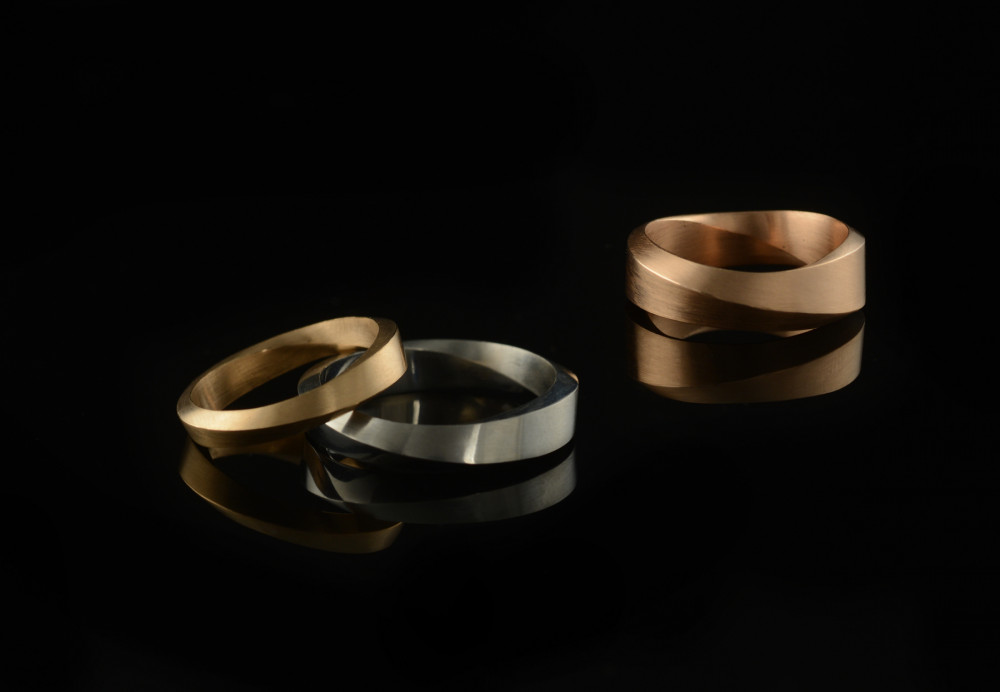 Ladies' and men's Mobius wedding ring - in yellow gold, platinum and rose gold