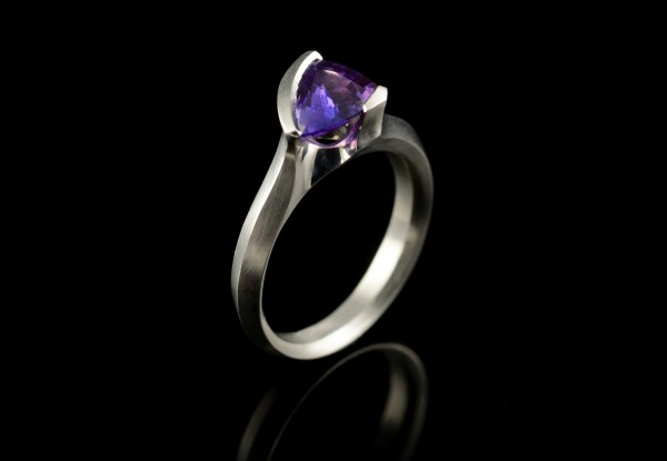 Purple trilliant sapphire and platinum Carve ring