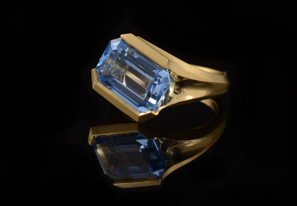 Hand carved gold cocktail ring with rectangular blue spinel stone