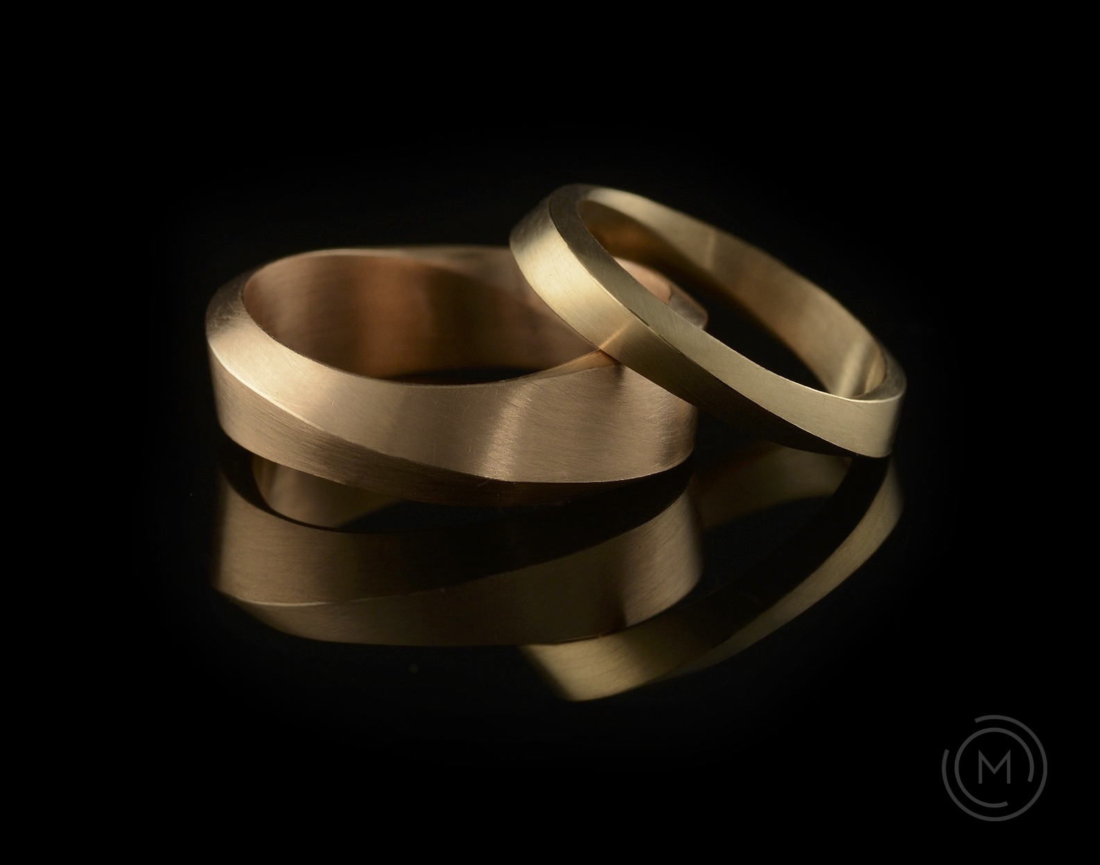 Unique rose gold Mobius wedding band for women
