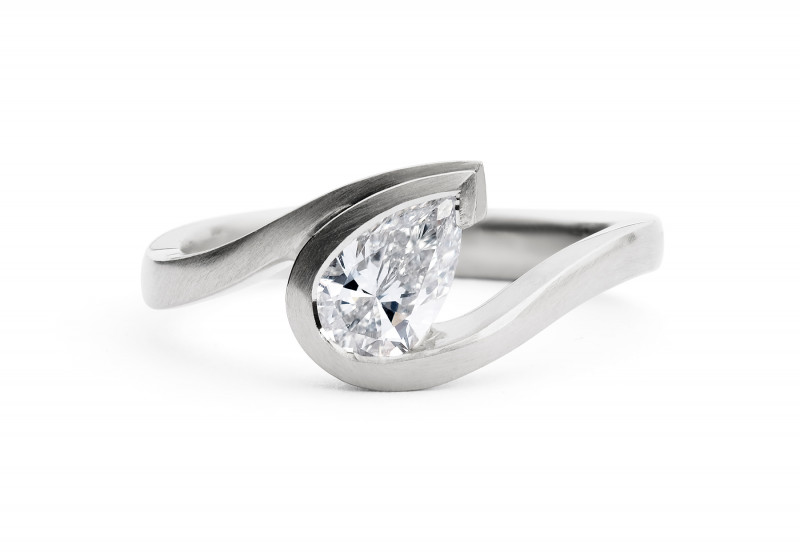 Wave-ring-platinum-pearshape-white-diamond