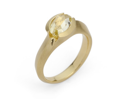 Carved yellow gold and rose cut yellow diamond ring