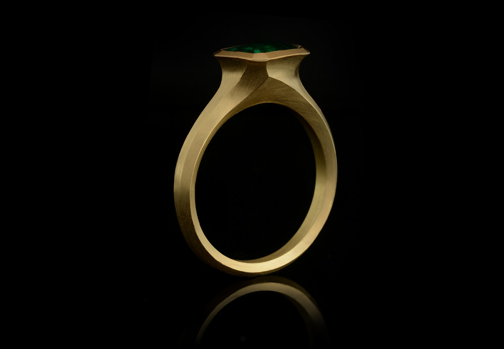 Carved Arris yellow gold and emerald ring