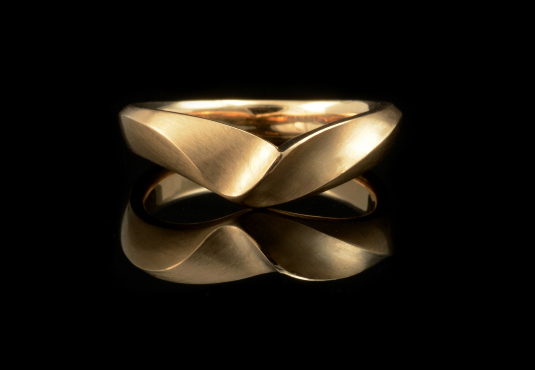 Carved fitted 18ct rose gold alternative ladies wedding ring