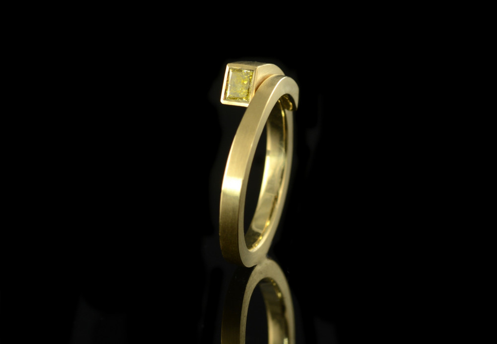 Forged gold overlap ring with yellow princess diamond