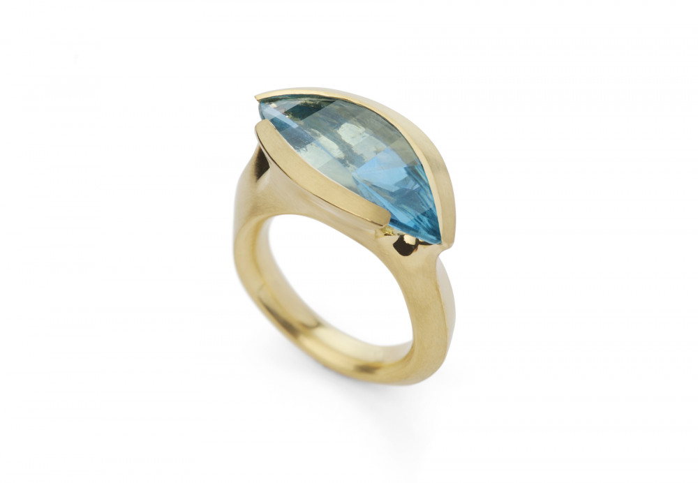 Hand carved yellow gold and aquamarine cocktail ring