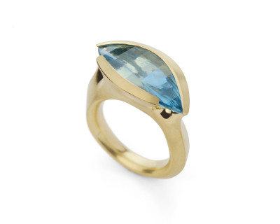 Hand carved yellow gold and aquamarine cocktail ring