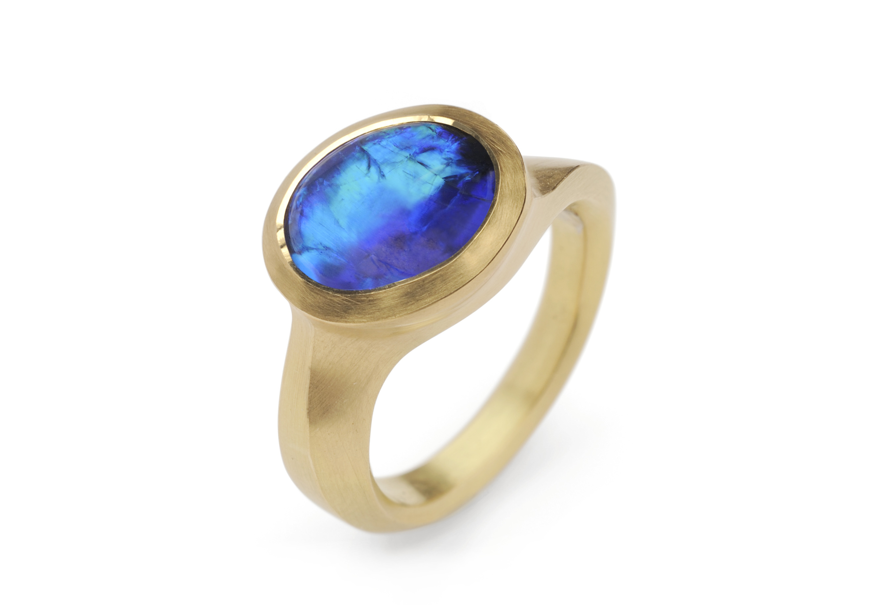 Carved yellow gold cocktail ring with lightning ridge opal